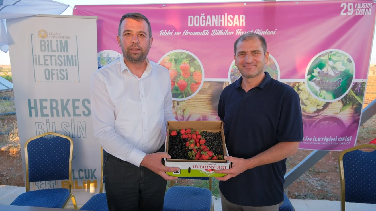  Selçuk Üniversitesi Bilim İletişimi Ofisi, Doğanhisar’da çiftçilerle buluştu